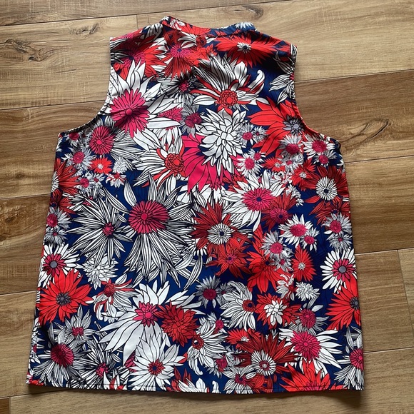 Floral Ruffled Button Tank Top - Picture 7 of 7